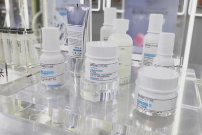 肌膚未來(lái)攜科學(xué)定制新品亮相美博會(huì)，以技術(shù)驅(qū)動(dòng)重塑線(xiàn)下渠道新生態(tài)